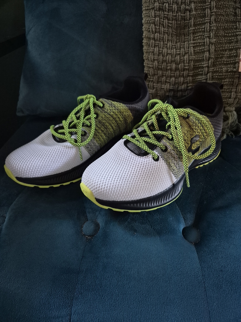 NWOT Charly Trote Men's Knit Running Shoes White Neon - Size 7.5